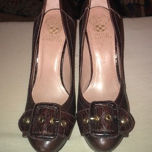 VINCE CAMUTO BROWN LEATHER HIGH HEELED PLATFORM STILETTOS SZ. 7.5B/37.5